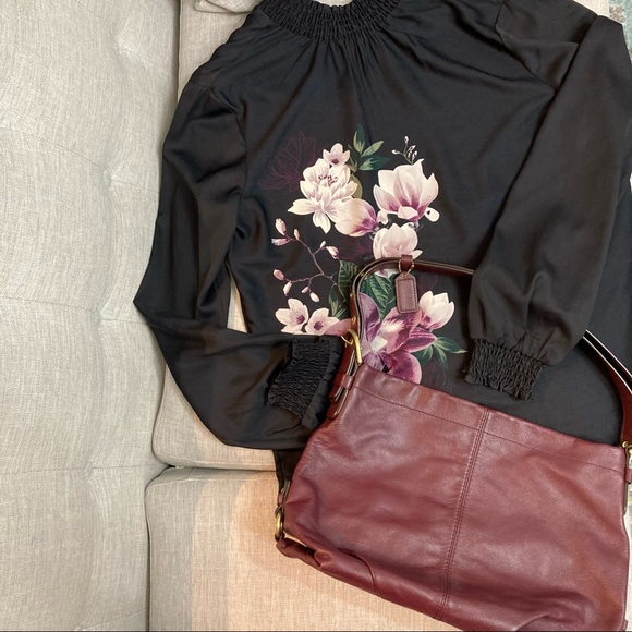 👚Suzy Shier Floral Smock Neck Long Sleeved Blouse👚 - Picture 6 of 6